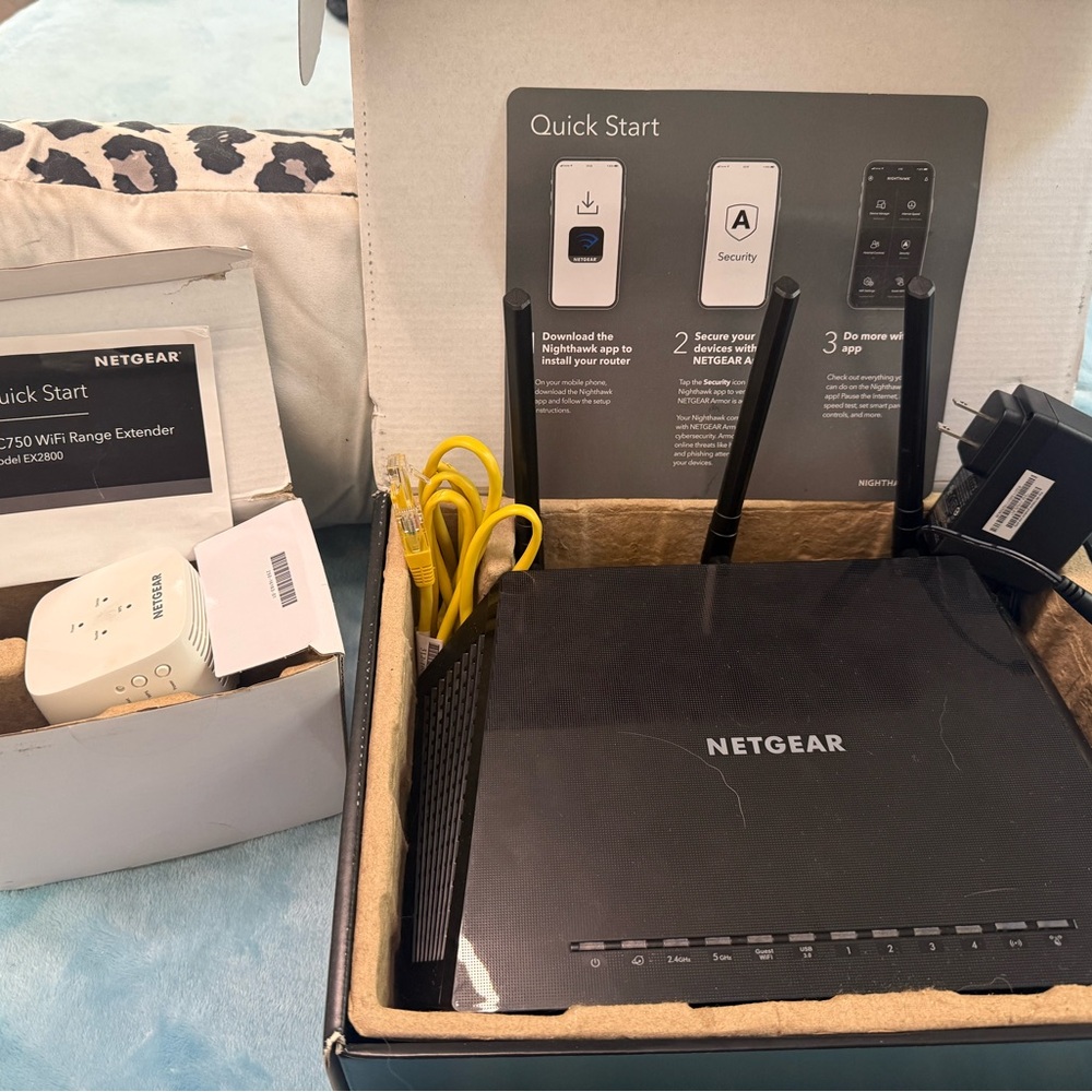 Netgear Dual-Band WiFi Range Extender and Router - Picture 3 of 4